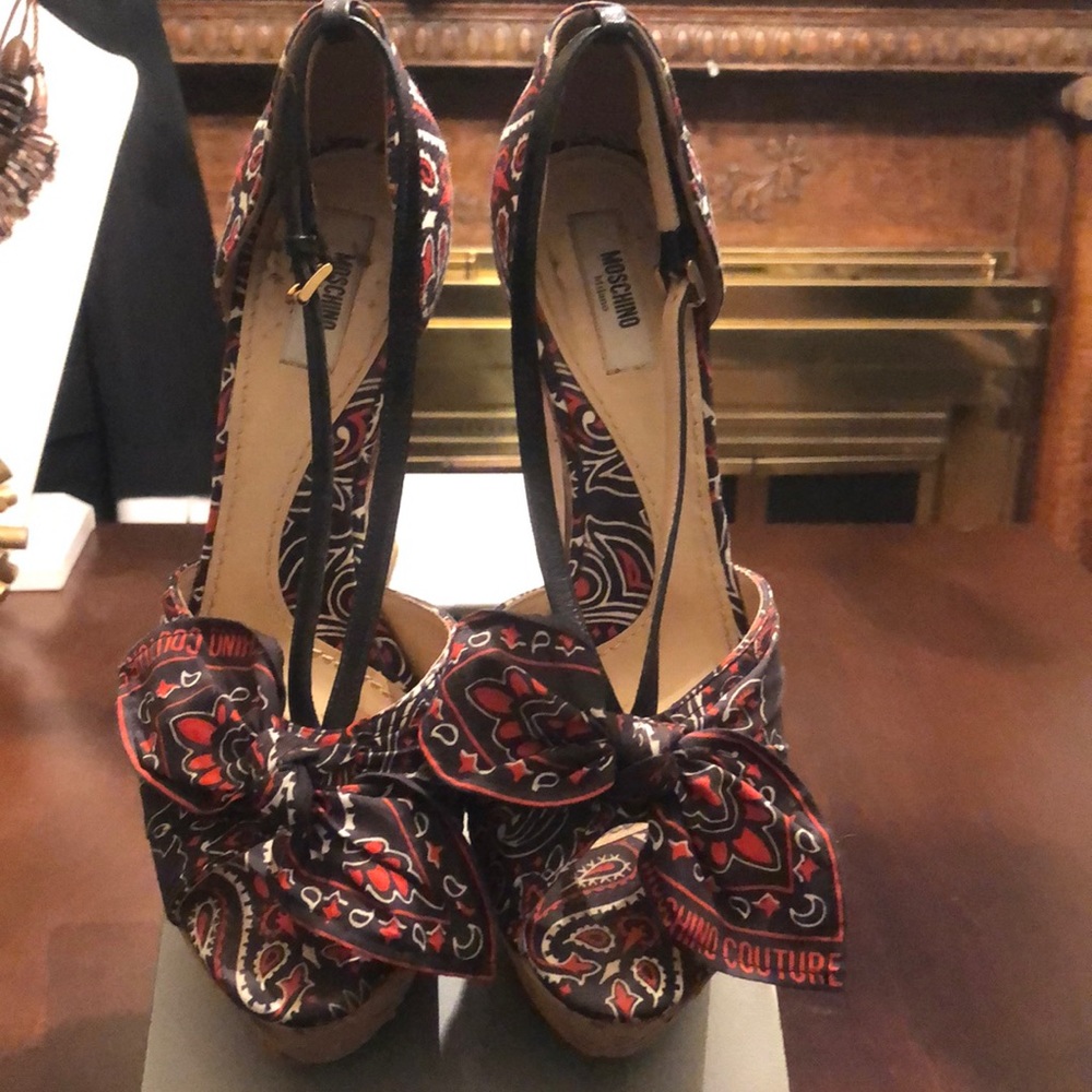 Pre loved cloth Moschino platform
